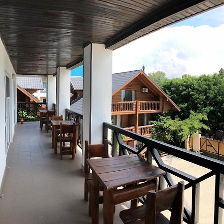 Веселий Кут Hotel Zaliznyy Port Exterior photo