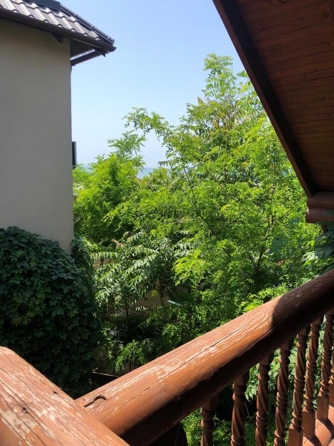 Веселий Кут Hotel Zaliznyy Port Exterior photo