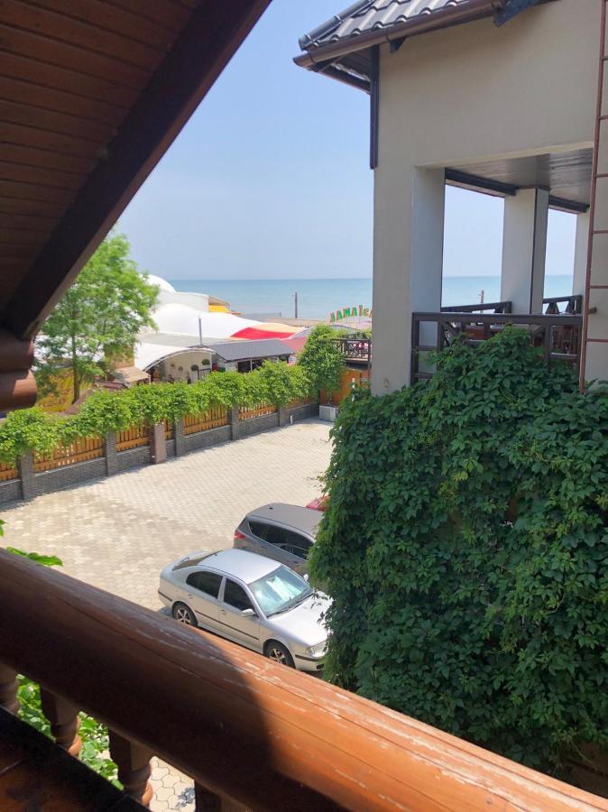 Веселий Кут Hotel Zaliznyy Port Exterior photo