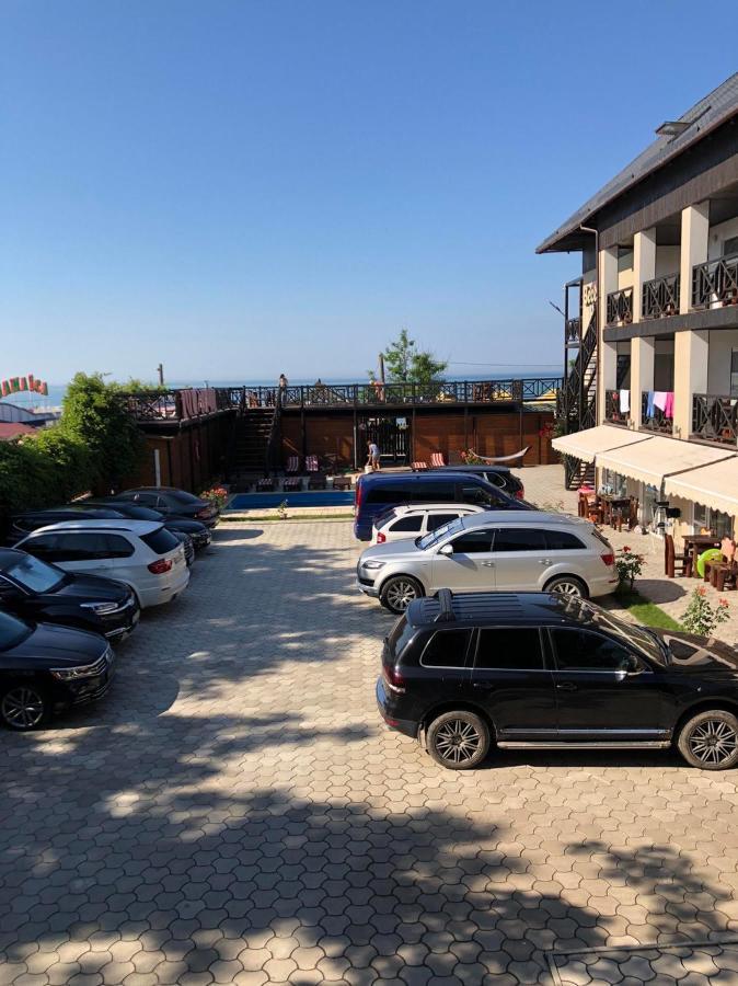 Веселий Кут Hotel Zaliznyy Port Exterior photo