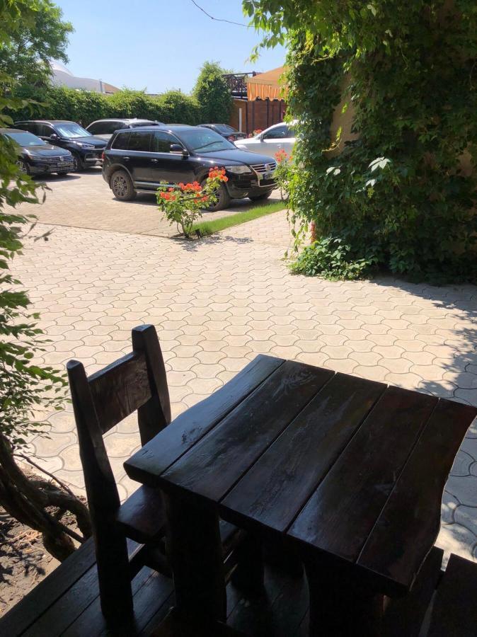 Веселий Кут Hotel Zaliznyy Port Exterior photo