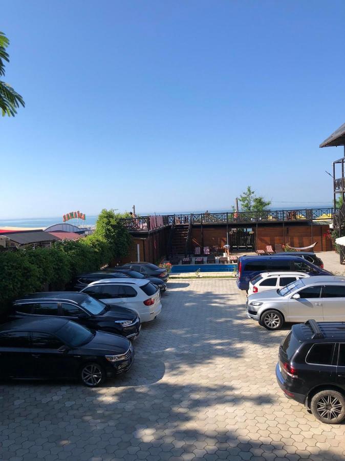 Веселий Кут Hotel Zaliznyy Port Exterior photo