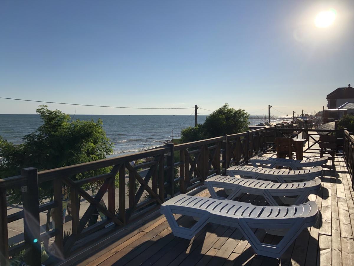 Веселий Кут Hotel Zaliznyy Port Exterior photo