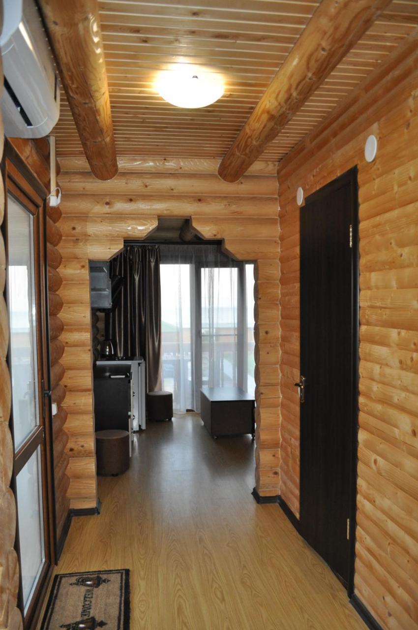 Веселий Кут Hotel Zaliznyy Port Exterior photo