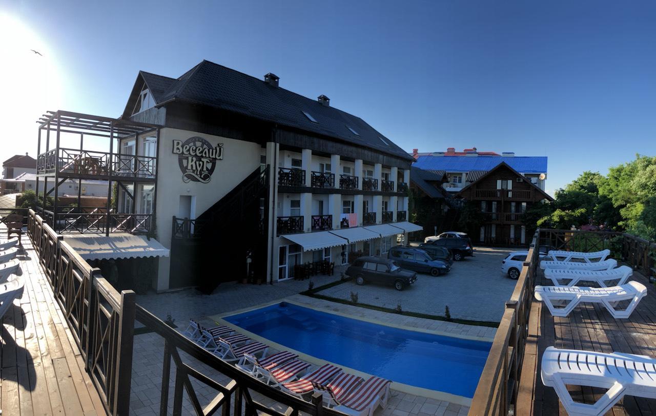 Веселий Кут Hotel Zaliznyy Port Exterior photo