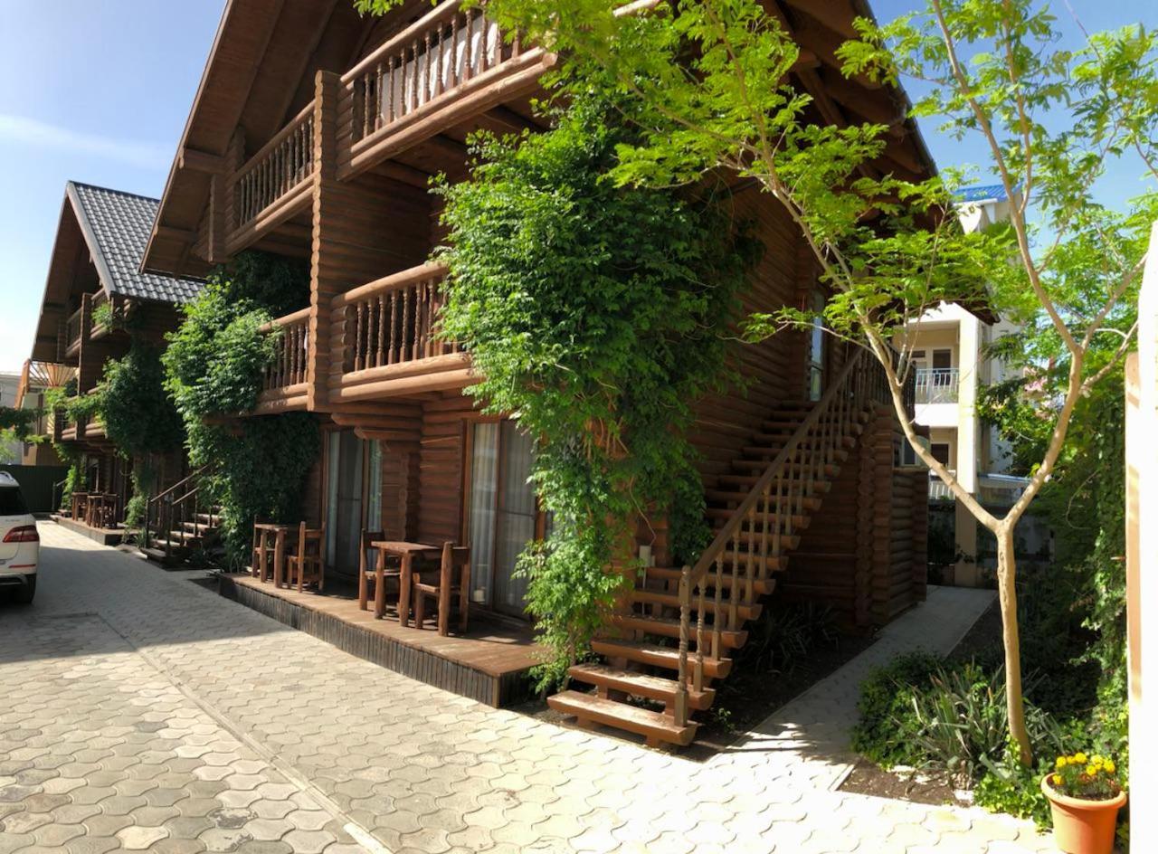 Веселий Кут Hotel Zaliznyy Port Exterior photo