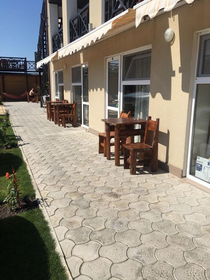 Веселий Кут Hotel Zaliznyy Port Exterior photo