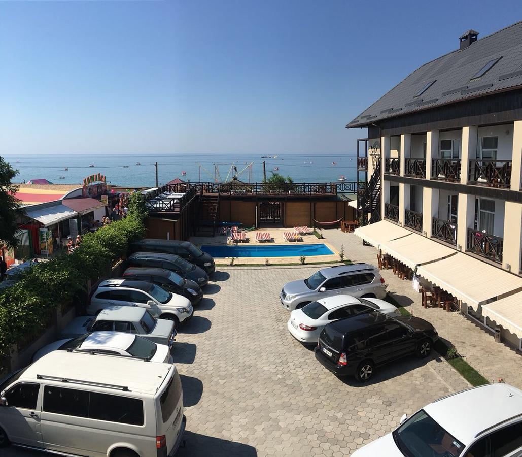 Веселий Кут Hotel Zaliznyy Port Exterior photo